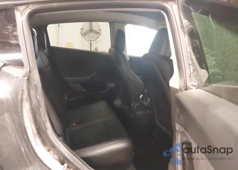 2024 Tesla Model Y Long Range Dual Motor All-Wheel Drive/Rwd z USA, uszkodzony, nr VIN 7SAYGDED3RF054296